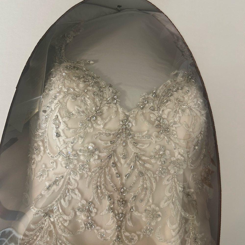 Maggie Sottero White Lace Wedding Dress - Picture 14 of 16